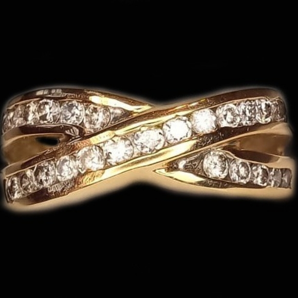 Yellow gold channel set diam